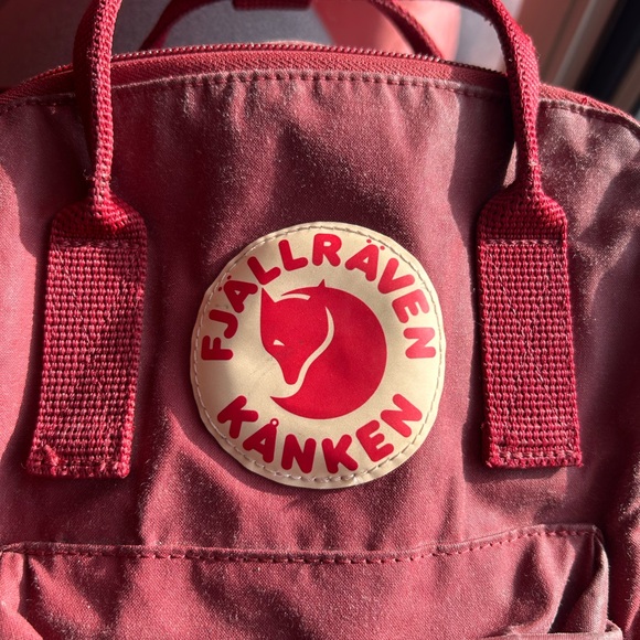 Fjällräven Kånken Red mini Backpack - Picture 2 of 4